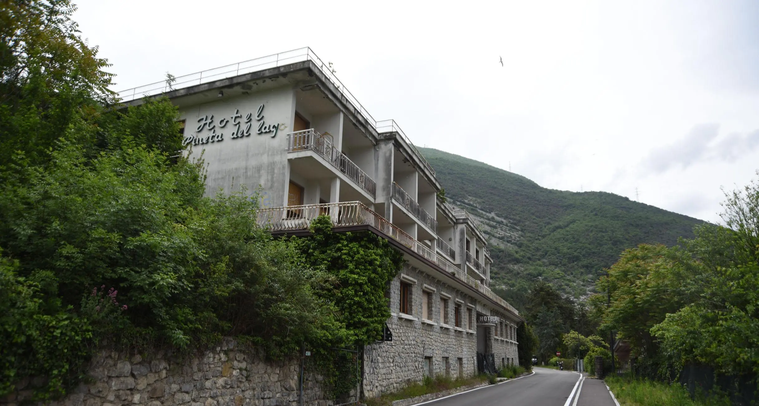 «Ex Panorama» di Torbole, nessun annullamento: la Provincia respinge la richiesta dei privati