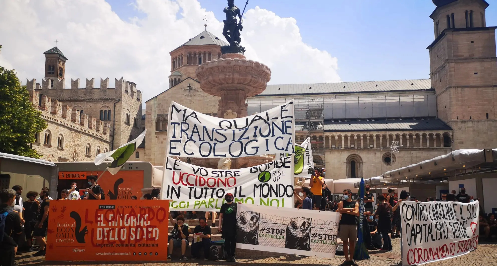 Centro Sociale Bruno, animalisti e studenti in piazza contro le politiche ambientali del governo