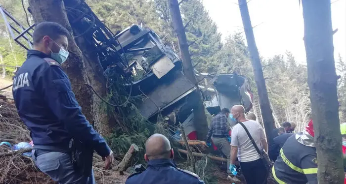 Funivia Stresa-Mottarone, precipita una cabina: 14 vittime. Morto anche uno dei due bimbi ricoverati, l'altro è grave