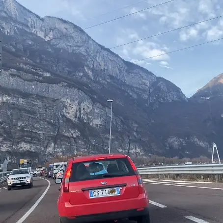 Si asfalta la tangenziale da Lavis alla Rupe: code e disagi per tre giorni, cosa è successo oggi – VIDEO