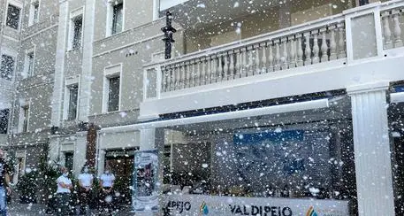 Nevica a Cagliari, ma è la pubblicità della stagione sciistica di Pejo