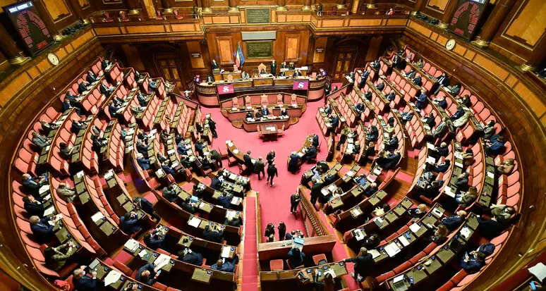 Ecco i redditi dei nostri parlamentari: Schullian il più ricco, Patton svetta fra i trentini