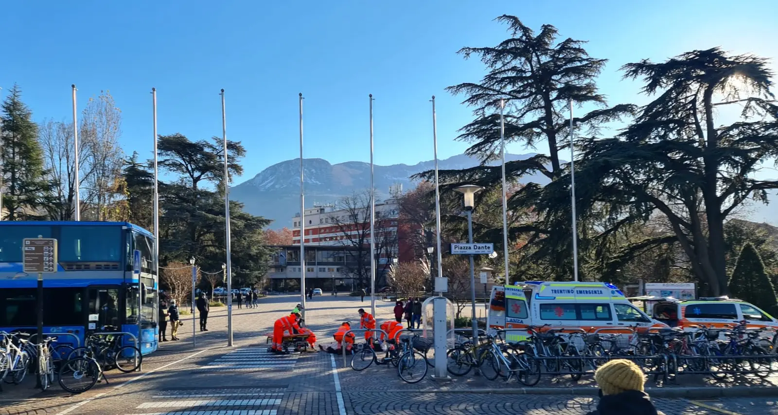 Trento: pedone investito in piazza Dante, davanti alla Regione: traffico in tilt in mezza città