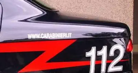 Dopo una lite accoltella la sua compagna, la figlia di 17 anni e tenta di suicidarsi: sono gravissimi
