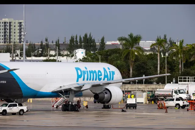 Aereo Amazon fuori pista a Miami, 'cinque morti e vari feriti'