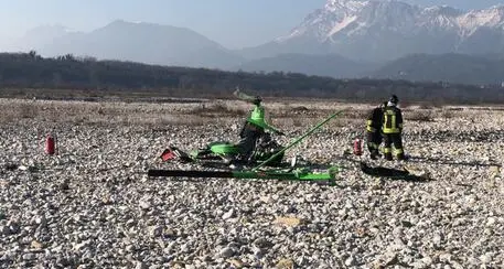 Caduto un elicottero in provincia di Pordenone, c’è una vittima