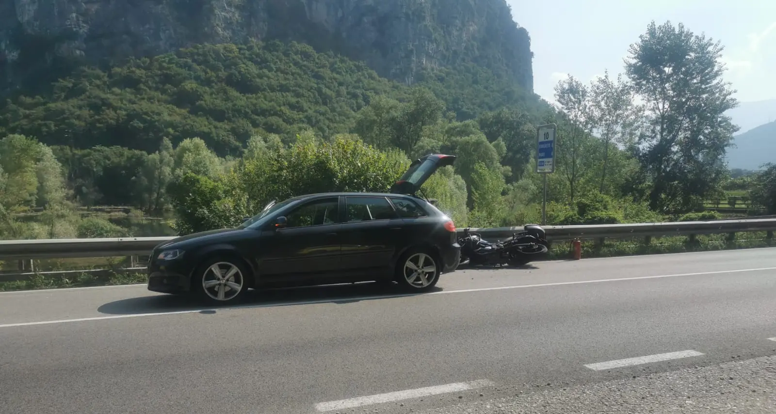 Loppio, scontro tra un’auto e una moto: quattro persone ferite