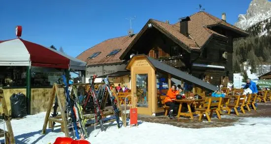 Antermont, quegli abusi edilizi al bar ristorante di Costalunga che i privati si rifiutano di abbattere