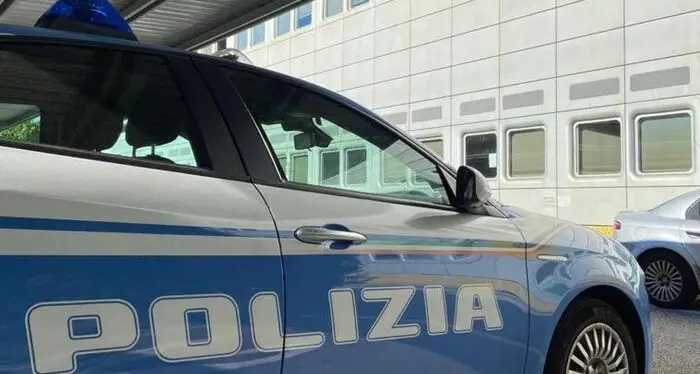 Tenta di uccidere la madre a coltellate, arrestata dalla Polizia a Trento dopo essere fuggita per strada