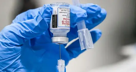 Da venerdì 24 settembre via alle prenotazioni per la terza dose di vaccino