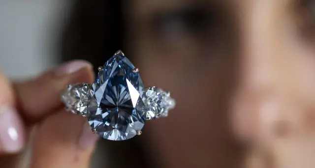 Aste: Christie's offre un diamante blu da 50 milioni dollari