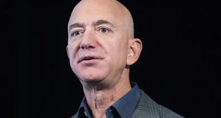 Bezos supera Musk e ridiventa l'uomo più ricco del mondo