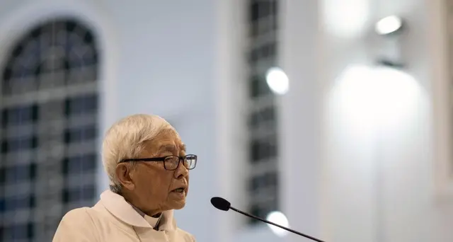 Hong Kong: media, arrestato il cardinale Joseph Zen