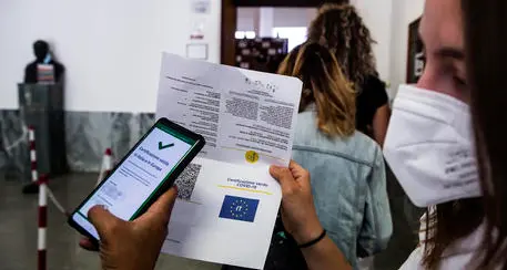 Gimbe: “Bisogna incrementare lo smart working. Scuola? Se la lasciamo aperta bisogna chiudere qualcos’altro”