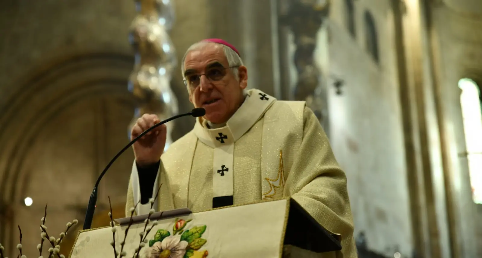 Il Capodanno in cattedrale con l’arcivescovo Lauro: “Chiamati a benedire e a scegliere una pace disarmata”