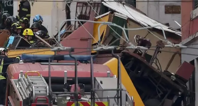 Deraglia la funicolare a Lisbona, almeno 3 morti