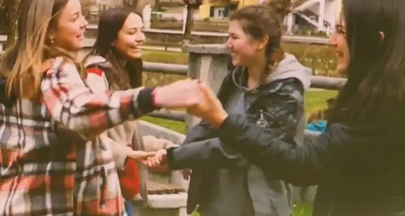 Primiero, uno spot contro la dad e per le „scuole aperte“