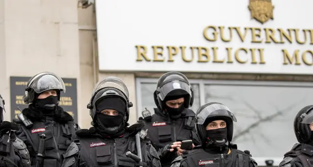 Moldavia: filorussi provano ad entrare nella sede del governo