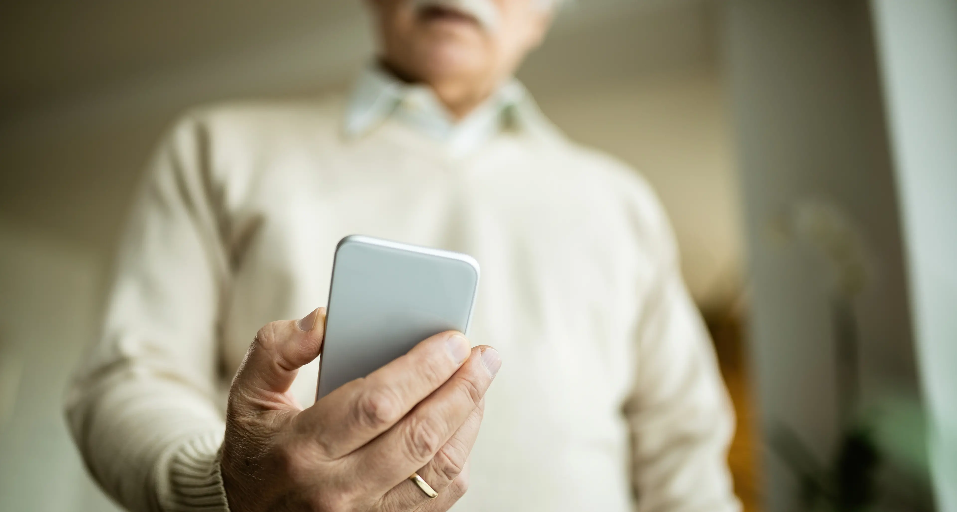 Le telefonate dei finti sanitari agli anziani: «Venga, sua figlia è in ospedale»
