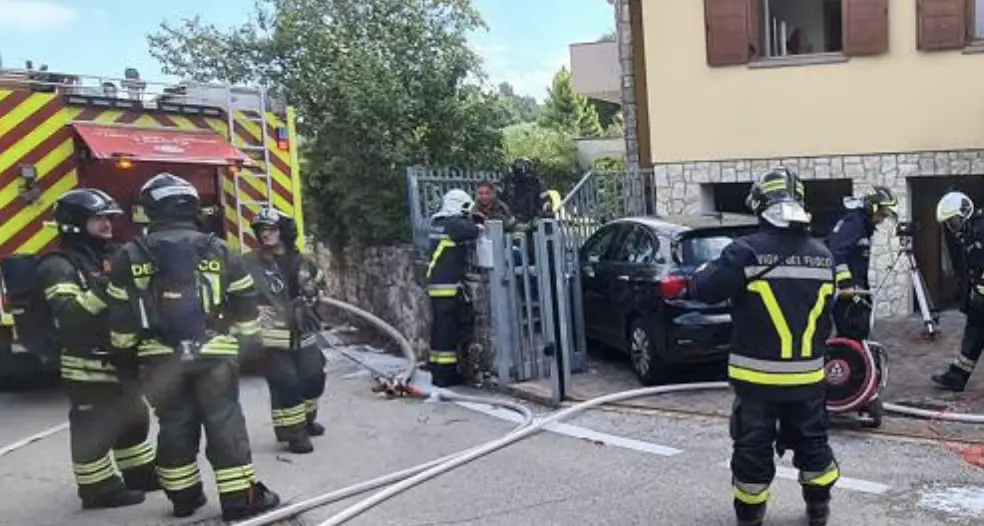 Povo: e-bike in fiamme nel garage, evacuata famiglia di quattro persone