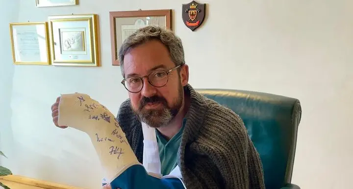 Il sindaco Ianeselli tampona un amico, cade e si frattura il polso facendo fondo alle Viotte