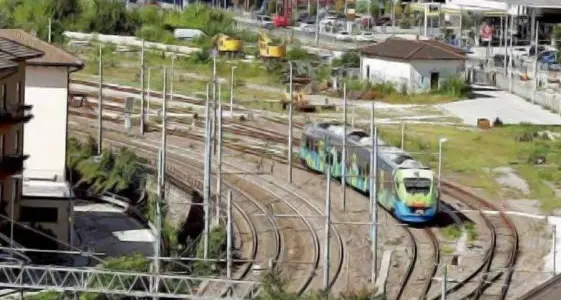 Fa ritardare il treno, 20enne condannato ad un mese di reclusione