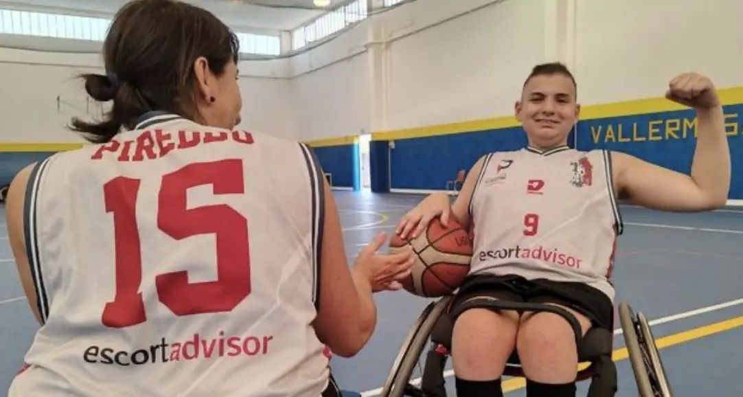 Un noto sito di escort raccoglie fondi per società di basket disabili