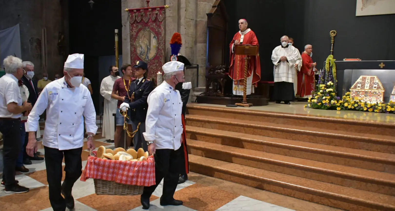 San Vigilio, in fila per il \"pan e vin\" del Patrono – VIDEO