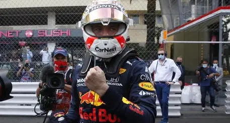 Verstappen trionfa al Gp di Monaco, Sainz è secondo