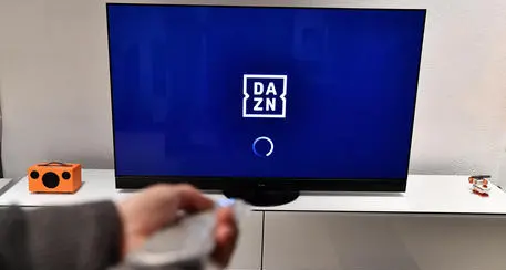 Stangata Dazn: 40 euro al mese per vedere in contemporanea le partite su due dispositivi. Tutte le novità