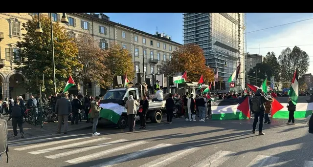 Mo: corteo pro Palestina a Torino, 'Salviamo Gaza'