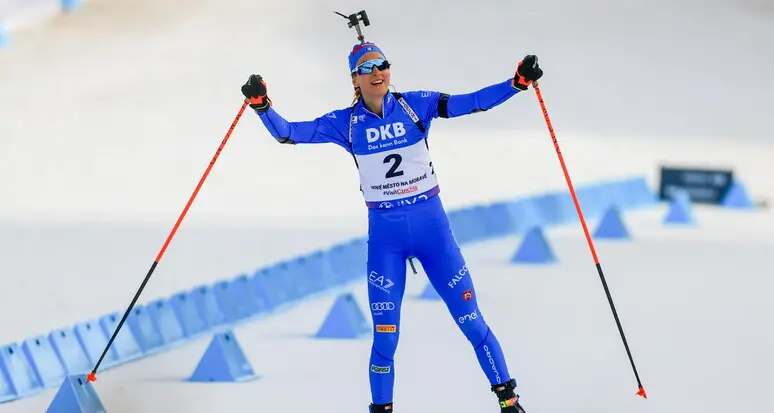 Biathlon: Lisa Vittozzi trionfa, la Coppa del mondo è sua. È la seconda azzurra dopo la Wierer