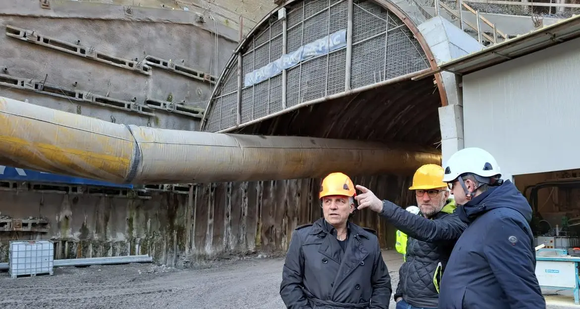 Ponte Pià, nuova galleria, sopralluogo al cantiere: scavati 220 metri su 1730, in estate la viabilità alternativa