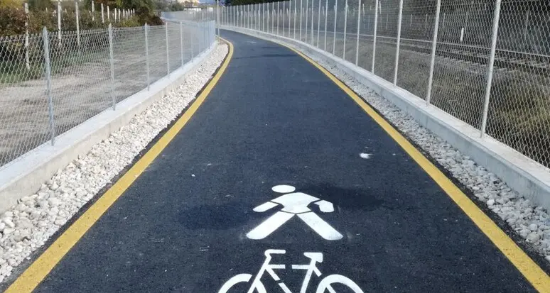 La denuncia di un appassionato: «Troppi ciclisti arroganti in ciclabile: ti passano a 60 all’ora»