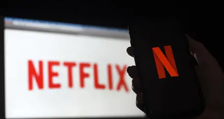 Netflix, scattano gli aumenti sugli abbonamenti: ecco i nuovi prezzi