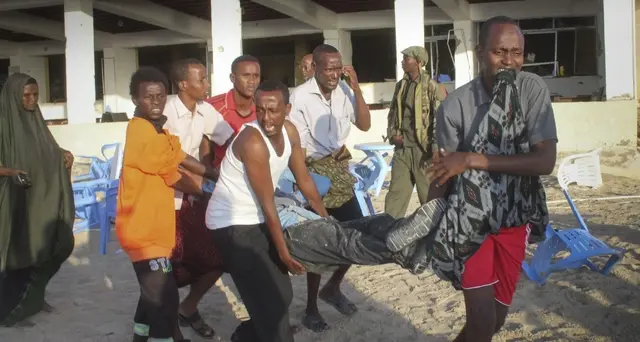 Somalia: attentato su spiaggia Mogadiscio, almeno 7 morti