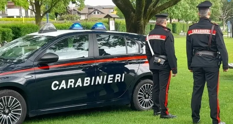 Fermato in un parco di Rovereto ingoia gli ovuli di eroina