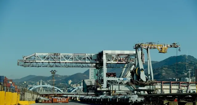 Ex Ilva: Toti, svincolare una parte delle aree a Genova