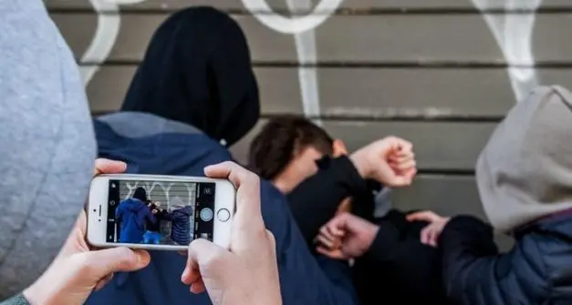 Allarme bullismo, il 65% dei giovani vittima di violenze: 10 scuole trentine unite per sconfiggerlo