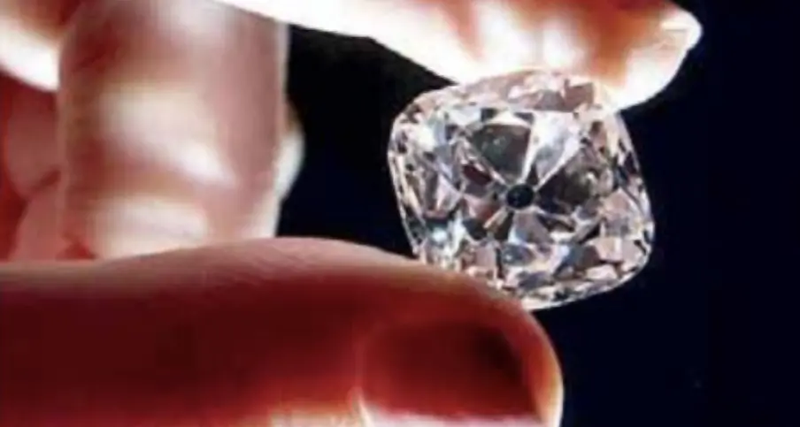 Spaccia diamanti falsi, nei guai un trentino di 37 anni: risarcirà 70mila euro