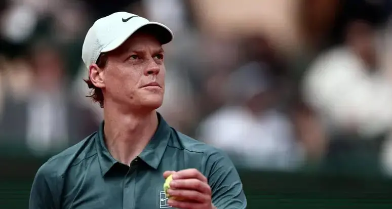 A Montecarlo in scena un Sinner ingiocabile, batte Zverev e va in finale: “Il favorito? Alcaraz”