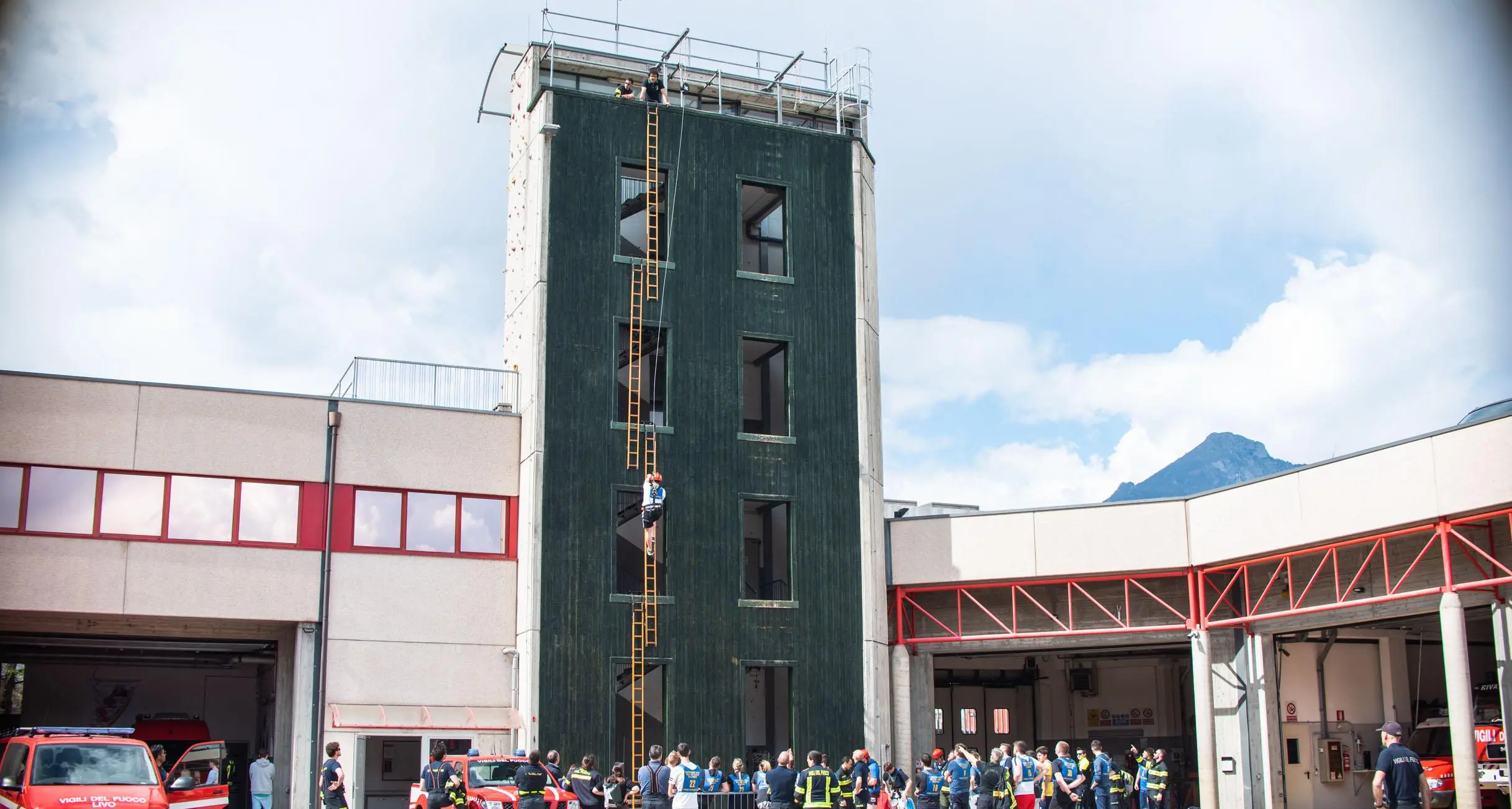 Tra prove pratiche da superare, ben 61 aspiranti vigili del fuoco in caserma a Riva del Garda