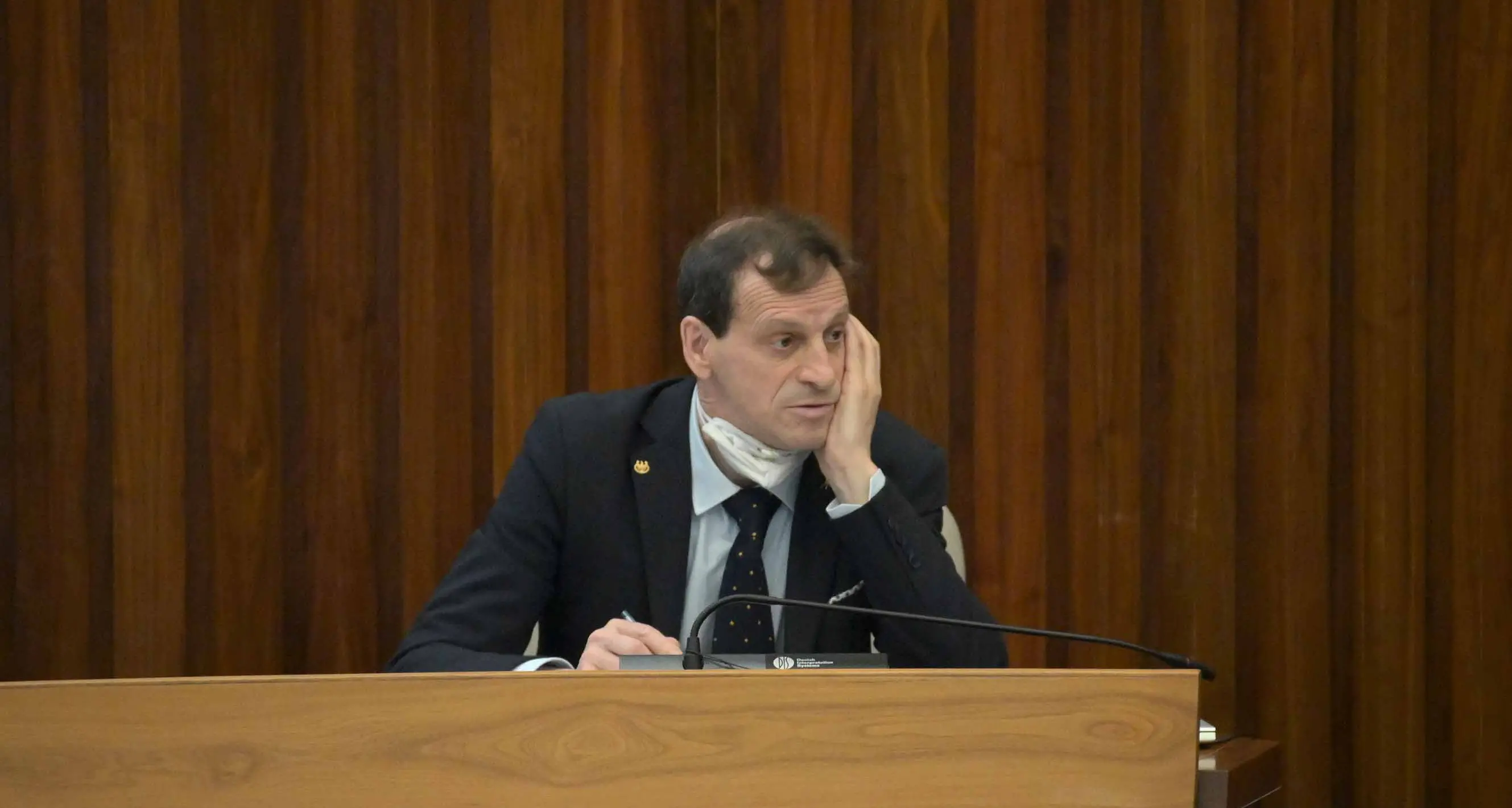 Savoi «costretto» a fare un passo indietro, anche la Lega e Fugatti non possono difenderlo