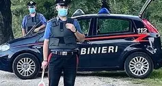 Torna e accoltella il fratello in casa: non si vedevano da 20 anni, lo avevano cercato anche a «Chi l’ha visto?»