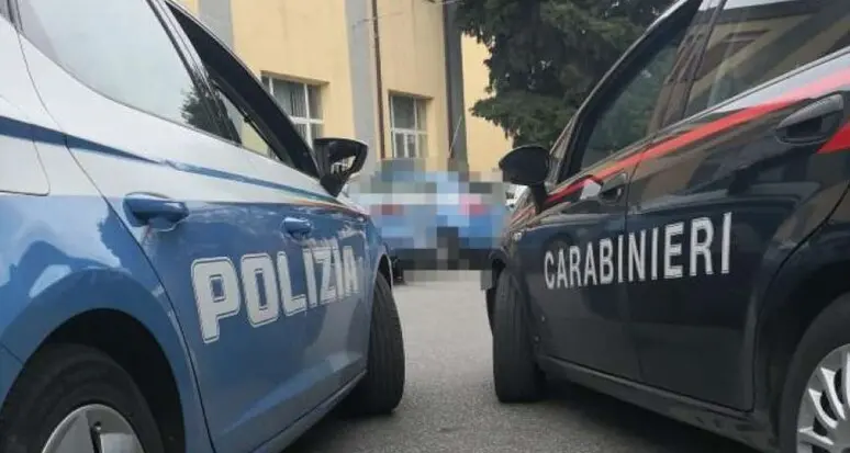 Rissa con coltello a piazza Dante: un giovane ferito alla mano