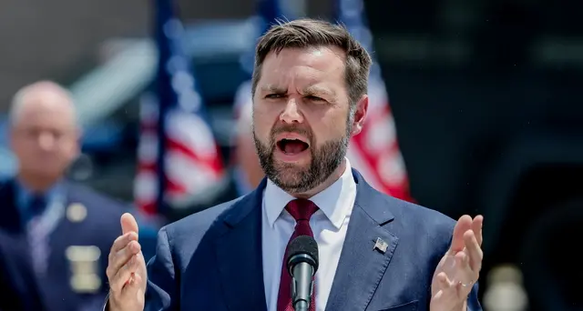 Usa 2024, Vance smentisce Trump: Harris candidata dem legittima