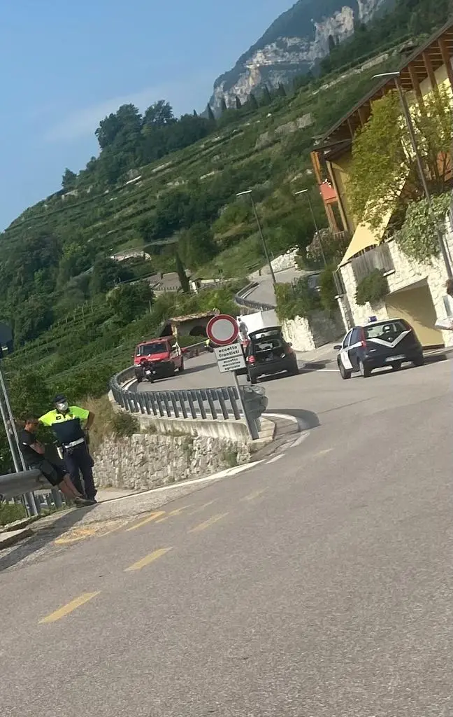 Gravissimo incidente a Nogaredo: motociclista muore nel frontale con un’auto