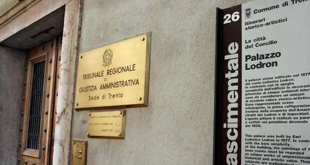 Negata la cittadinanza italiana per il reddito troppo basso, braccio di ferro al Tar