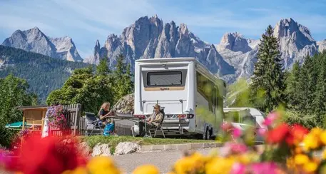 Aumenta la richiesta di vacanze all'aria aperta, i campeggiatori: “Sempre più gettonate anche tra gli italiani”