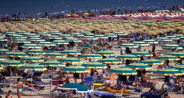 Bambino bolzanino si perde in spiaggia a Rimini: trovato solo dopo 6 ore